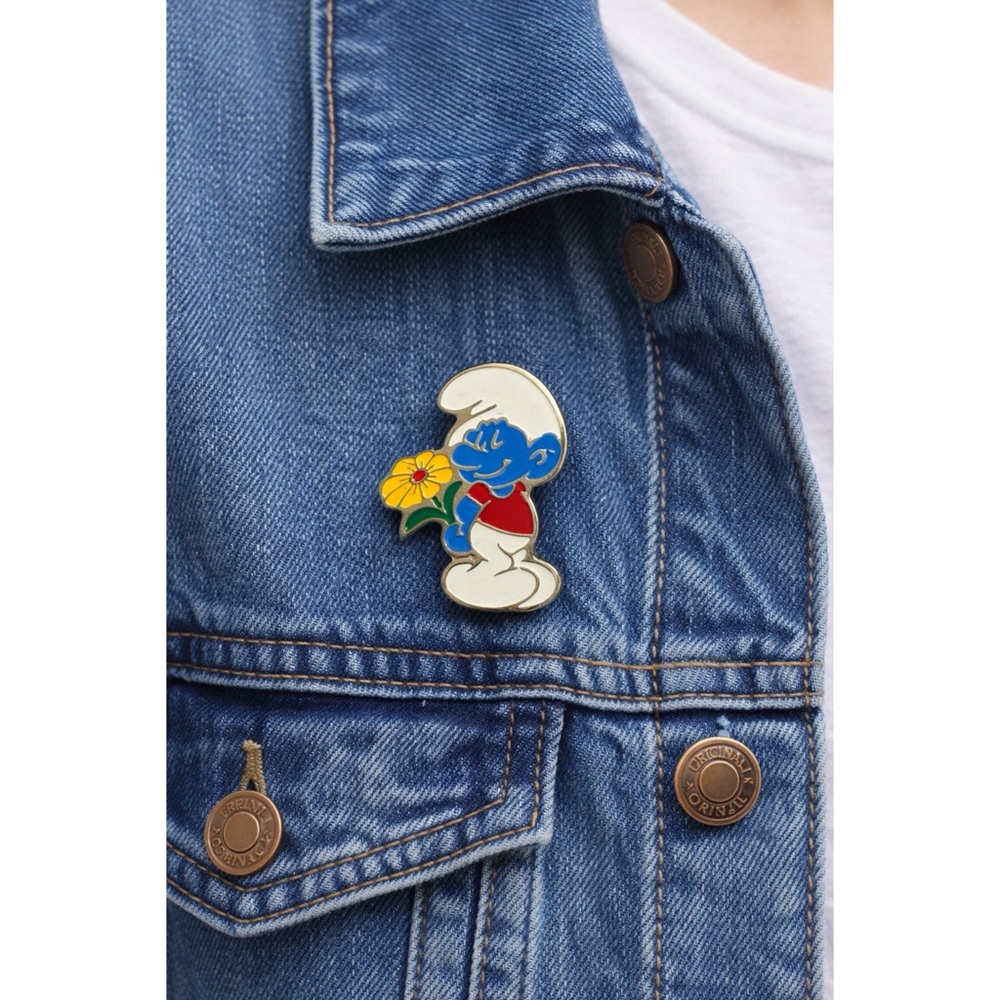Vintage Bashful Smurf Pin